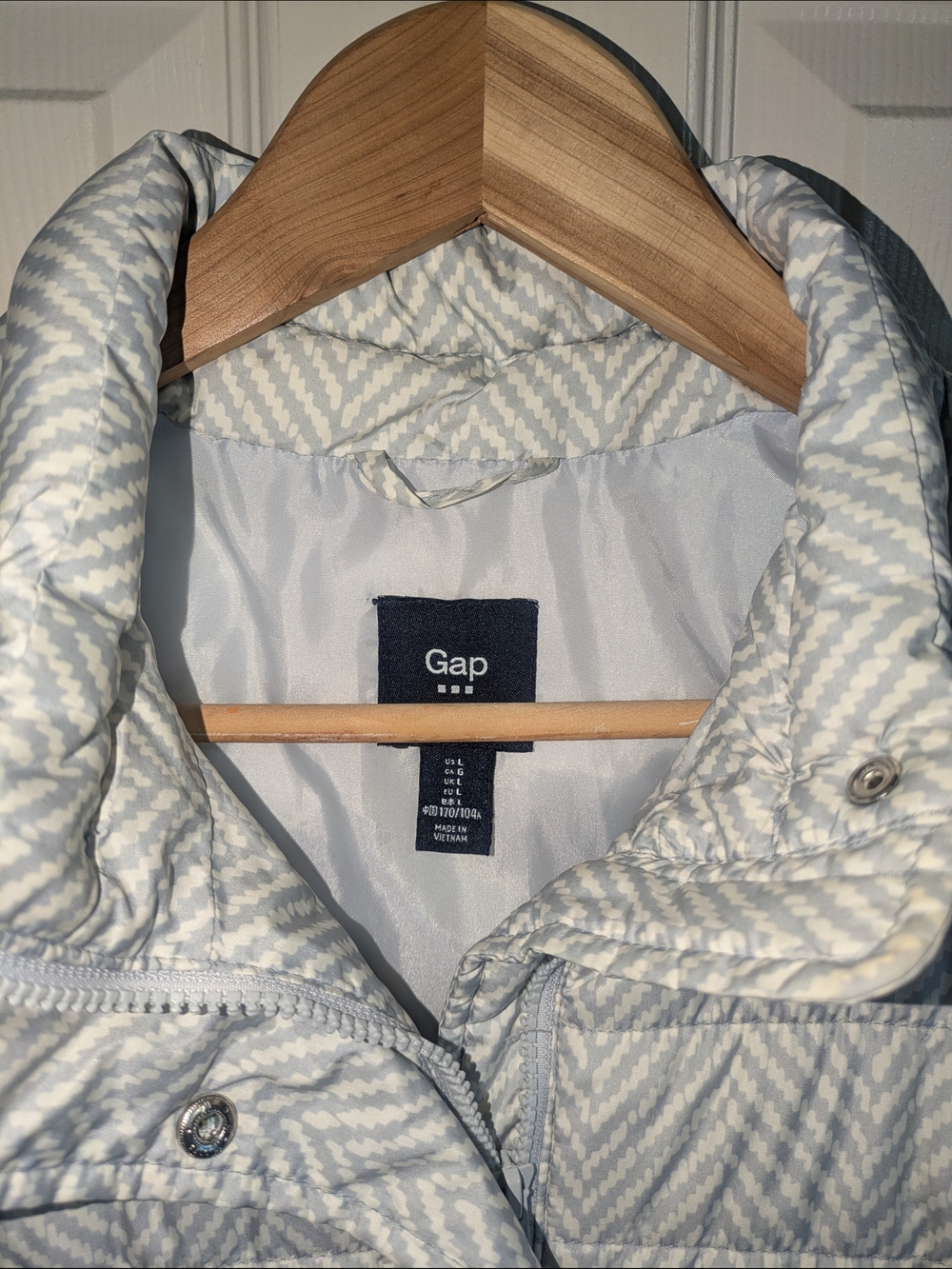GAP Quilted Herringbone Puffer Vest - Light Gray & Cream - Picture 2 of 3